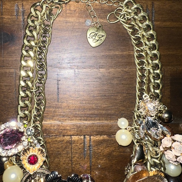 BETSEY JOHNSON ~ NECKLACE AND BRACELET SET ~ NWOT NEVER WORN~ RARE HTF - Picture 5 of 6